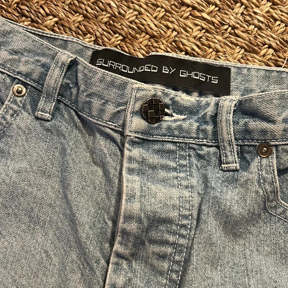 Surrounded by Ghosts Streetwear Light Wash Distressed Denim Shorts Size 26